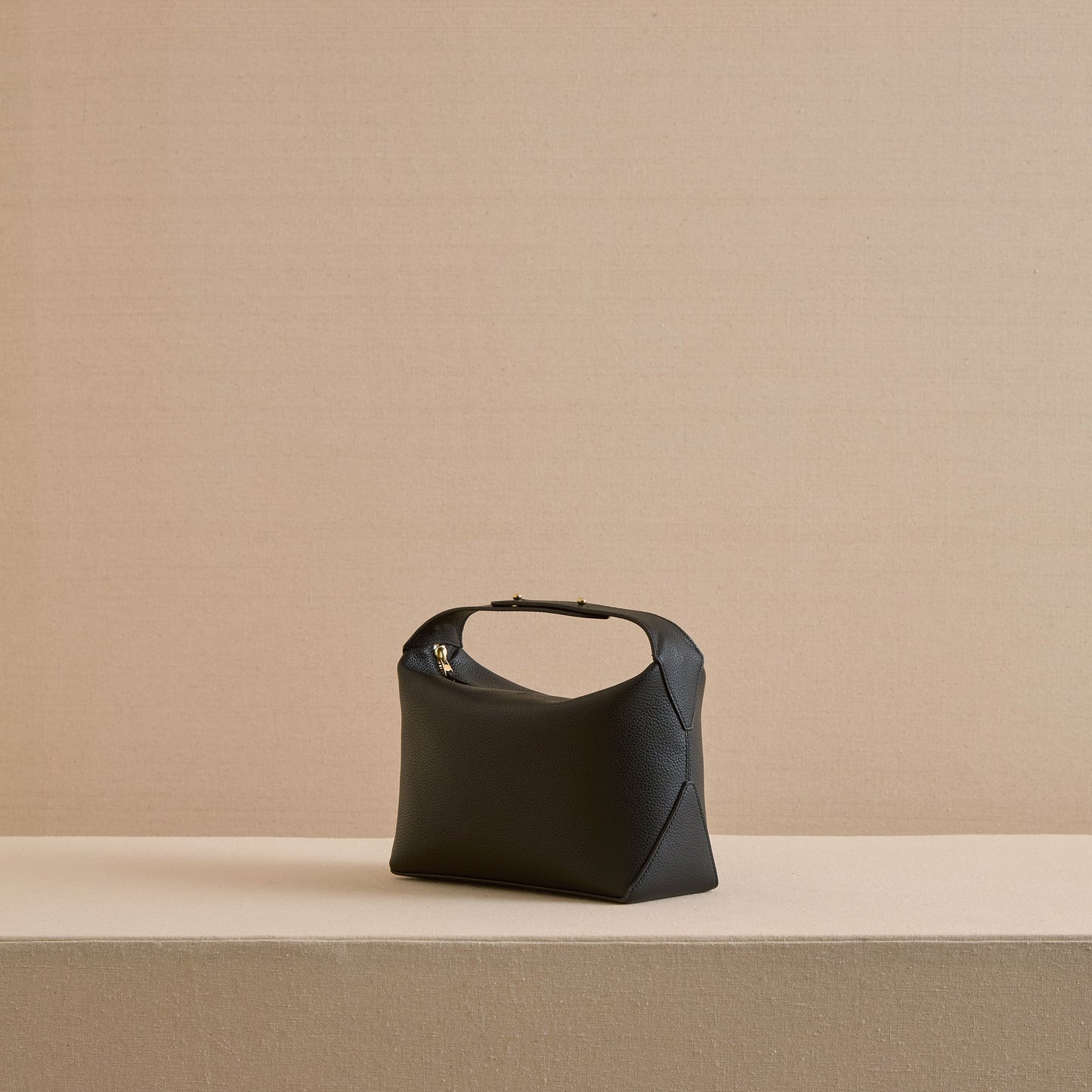 Mason 24 in Black