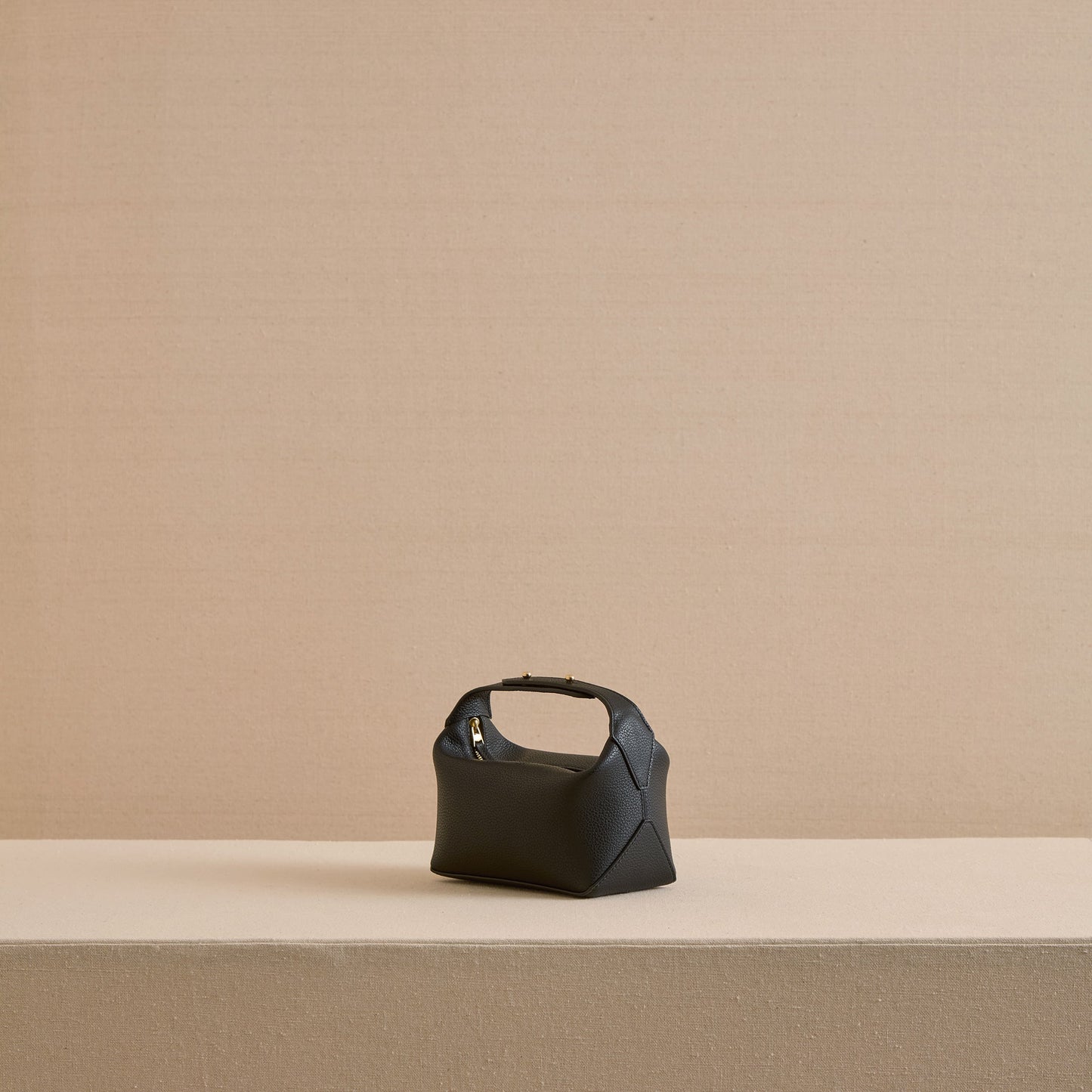 Mason 17 in Black
