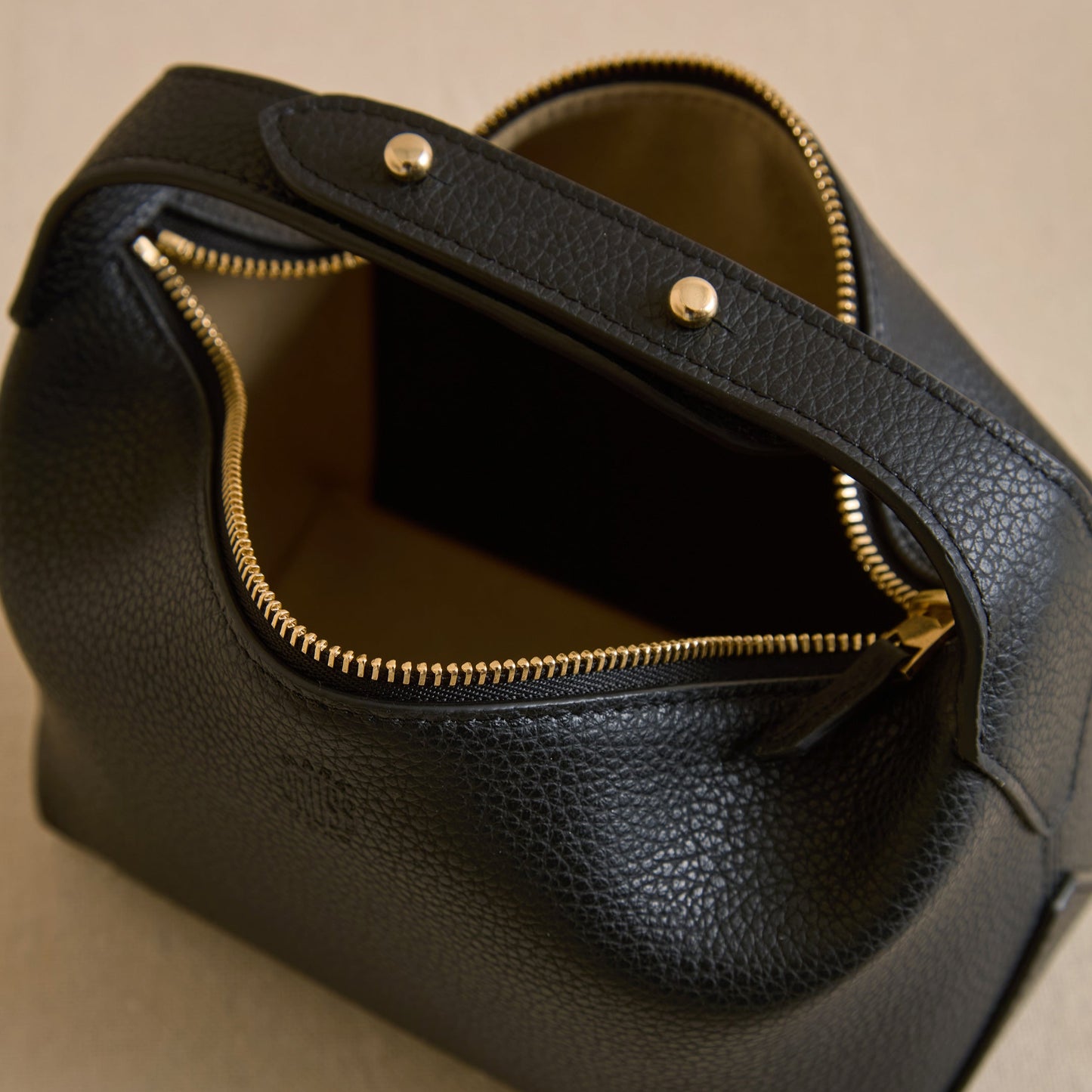 Mason 17 in Black