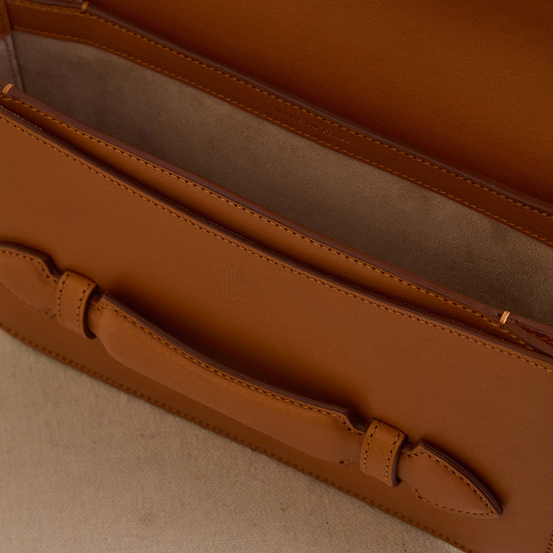 Romy Clutch in Luggage