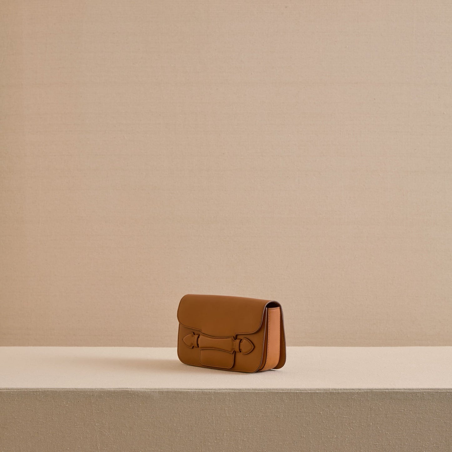 Romy Clutch in Luggage