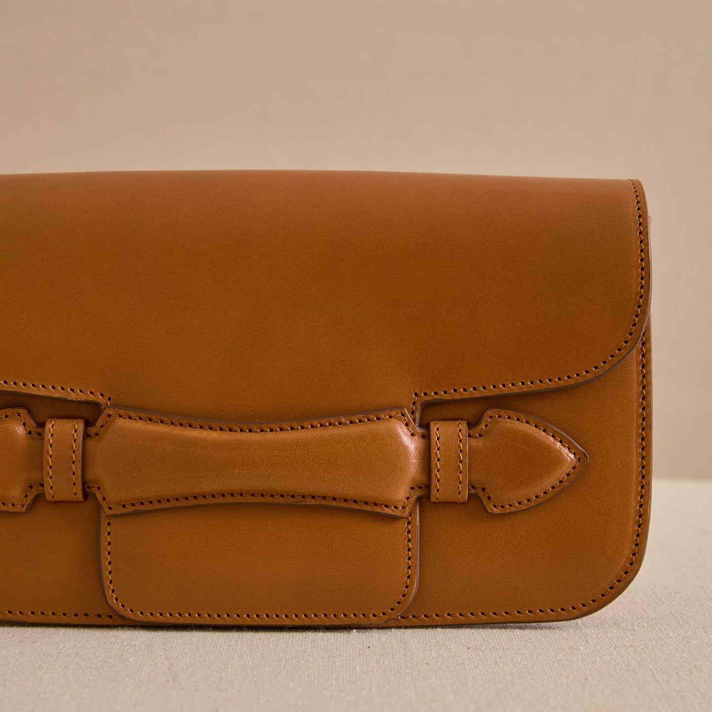 Romy Clutch in Luggage
