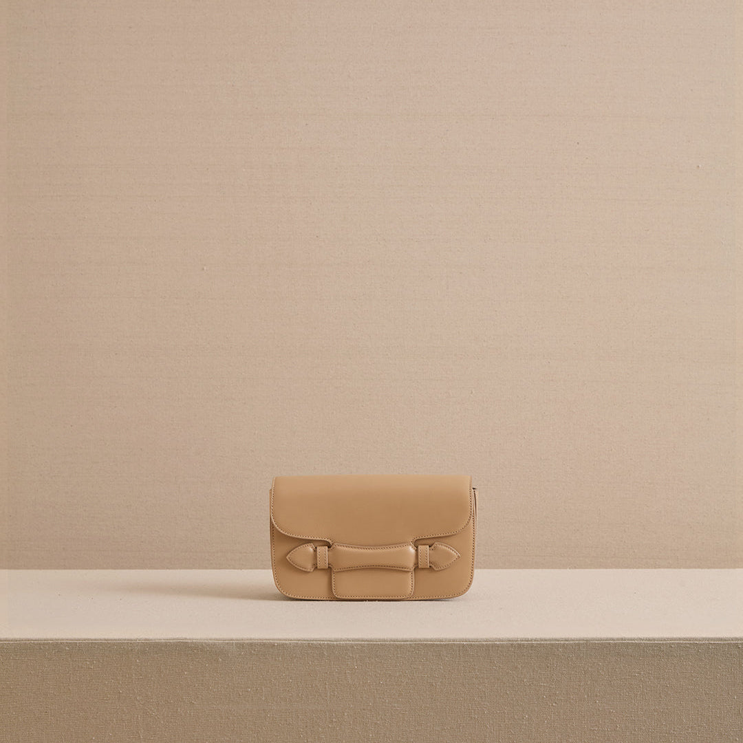 Romy Clutch in Natural