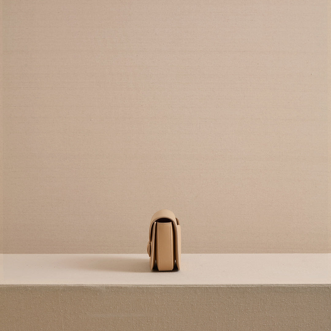 Romy Clutch in Natural