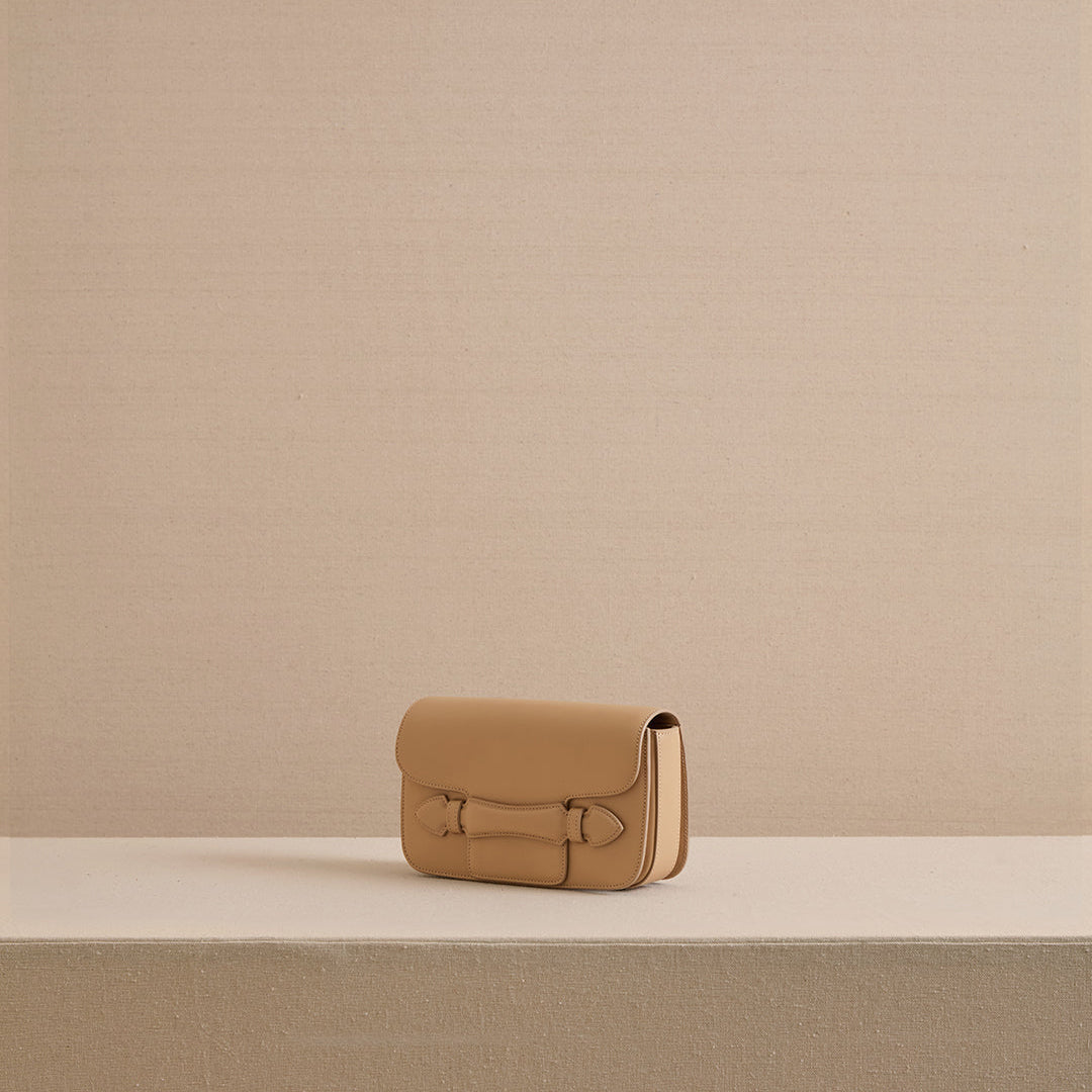 Romy Clutch in Natural