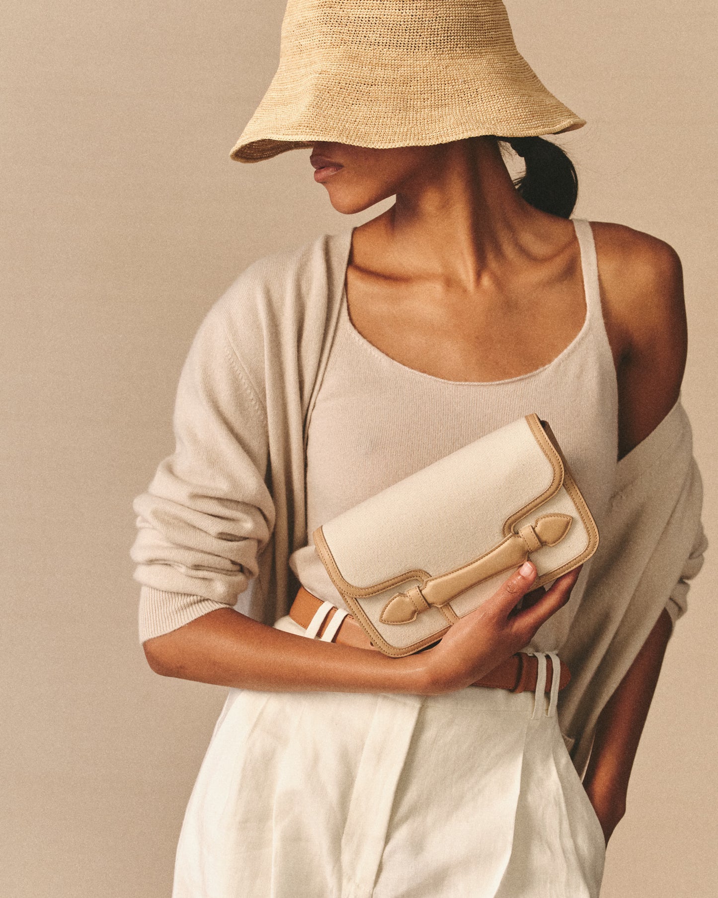 Romy Clutch in Canvas Natural