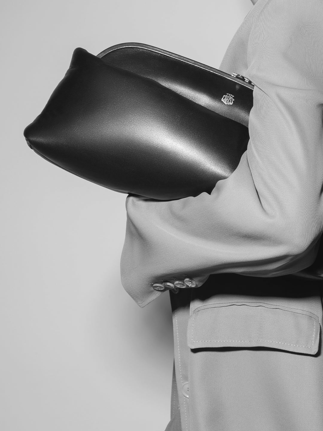 Frame XL Clutch