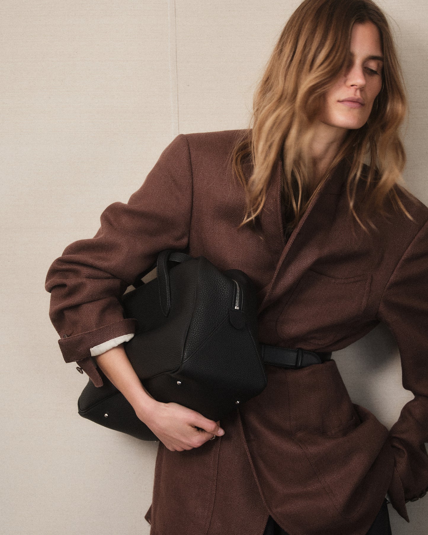 Archer 32 in Tumbled Grain Black