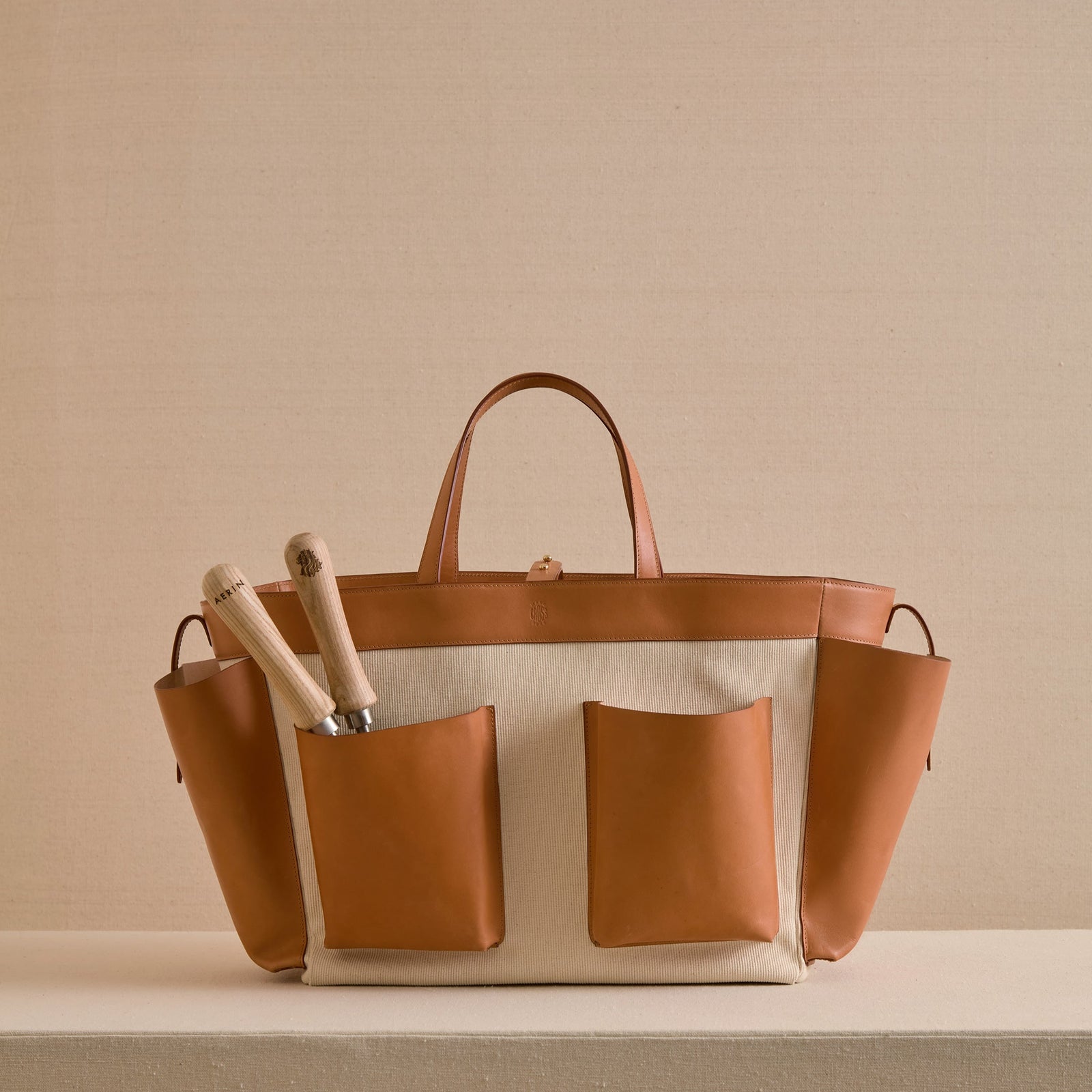 Mark Cross reflects a rich heritage of American luxury lifestyle.