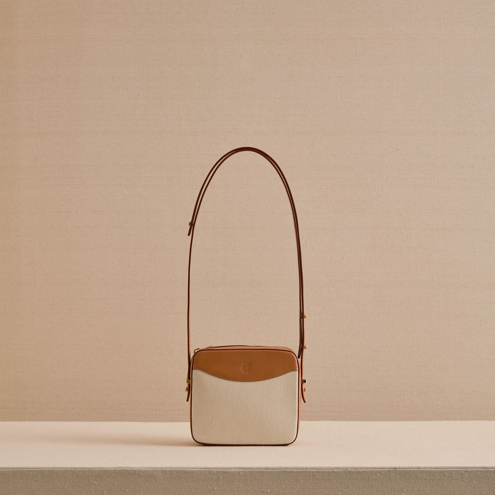 Mark Cross reflects a rich heritage of American luxury lifestyle.