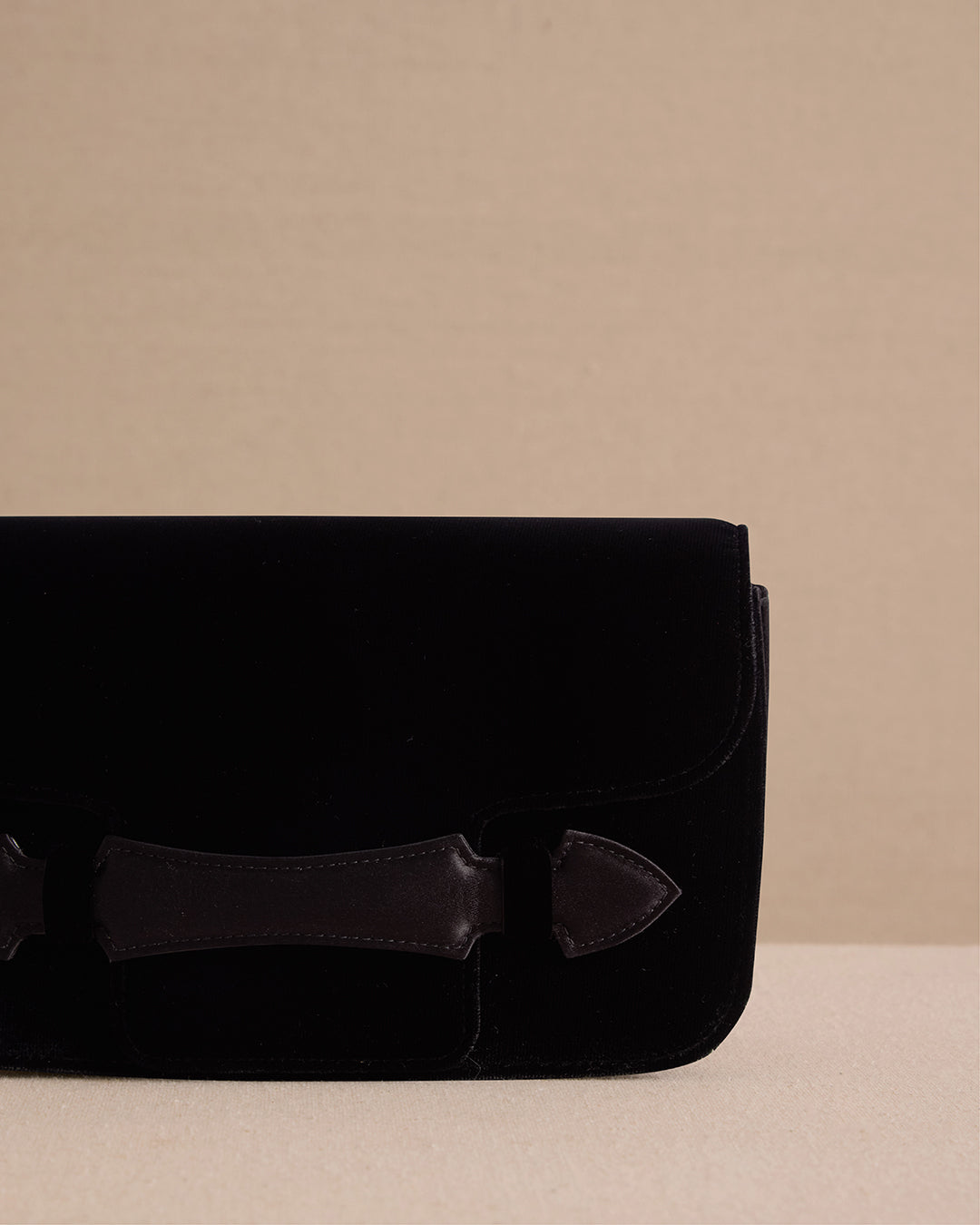 Romy Tuxedo Clutch in Black
