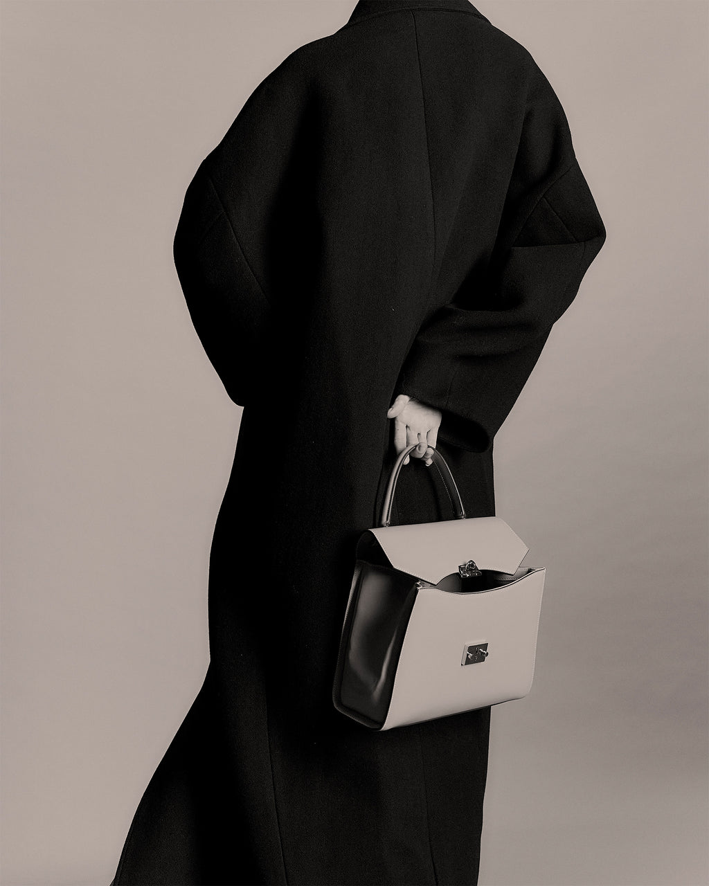 Mark Cross reflects a rich heritage of American luxury lifestyle.
