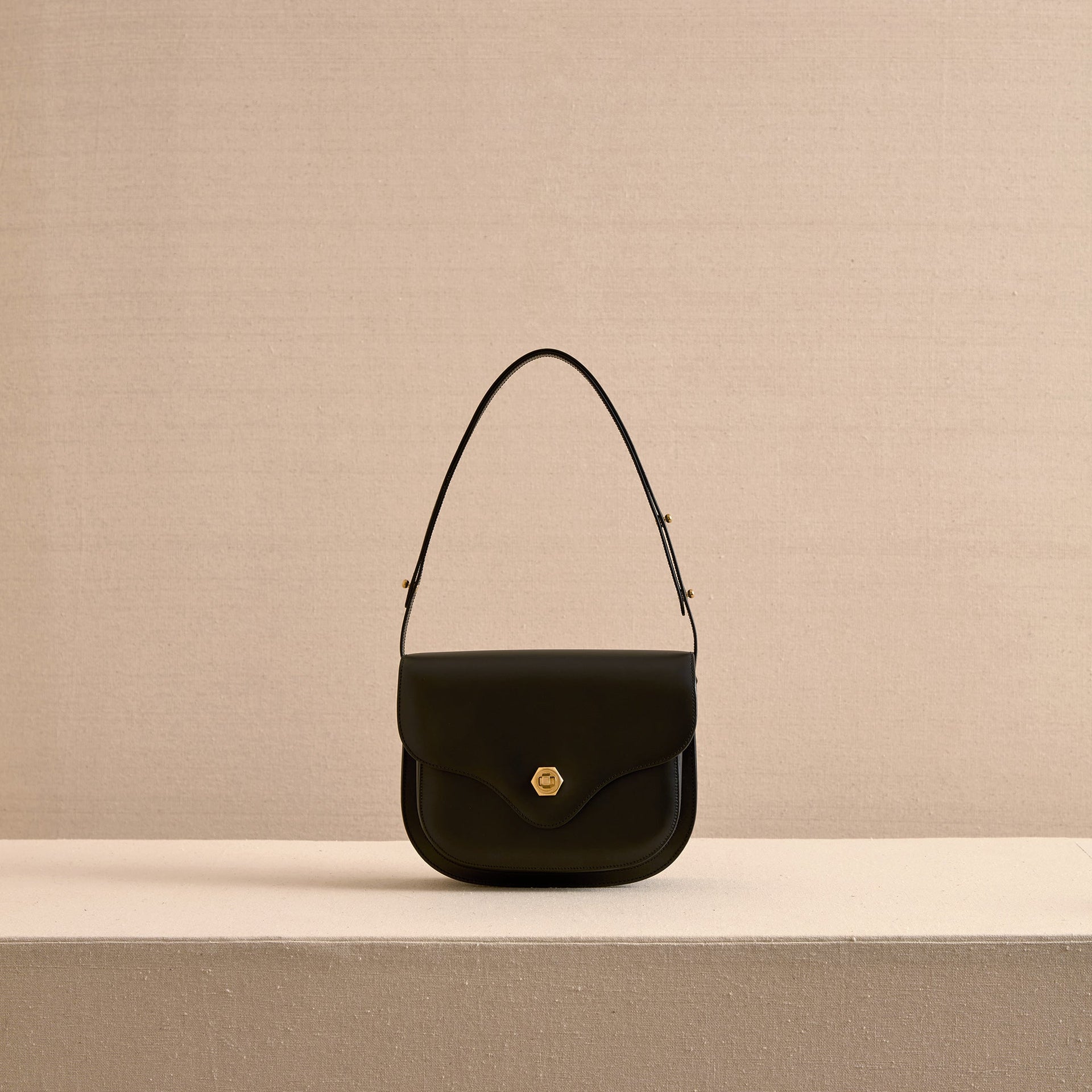 Jane in Black – Mark Cross