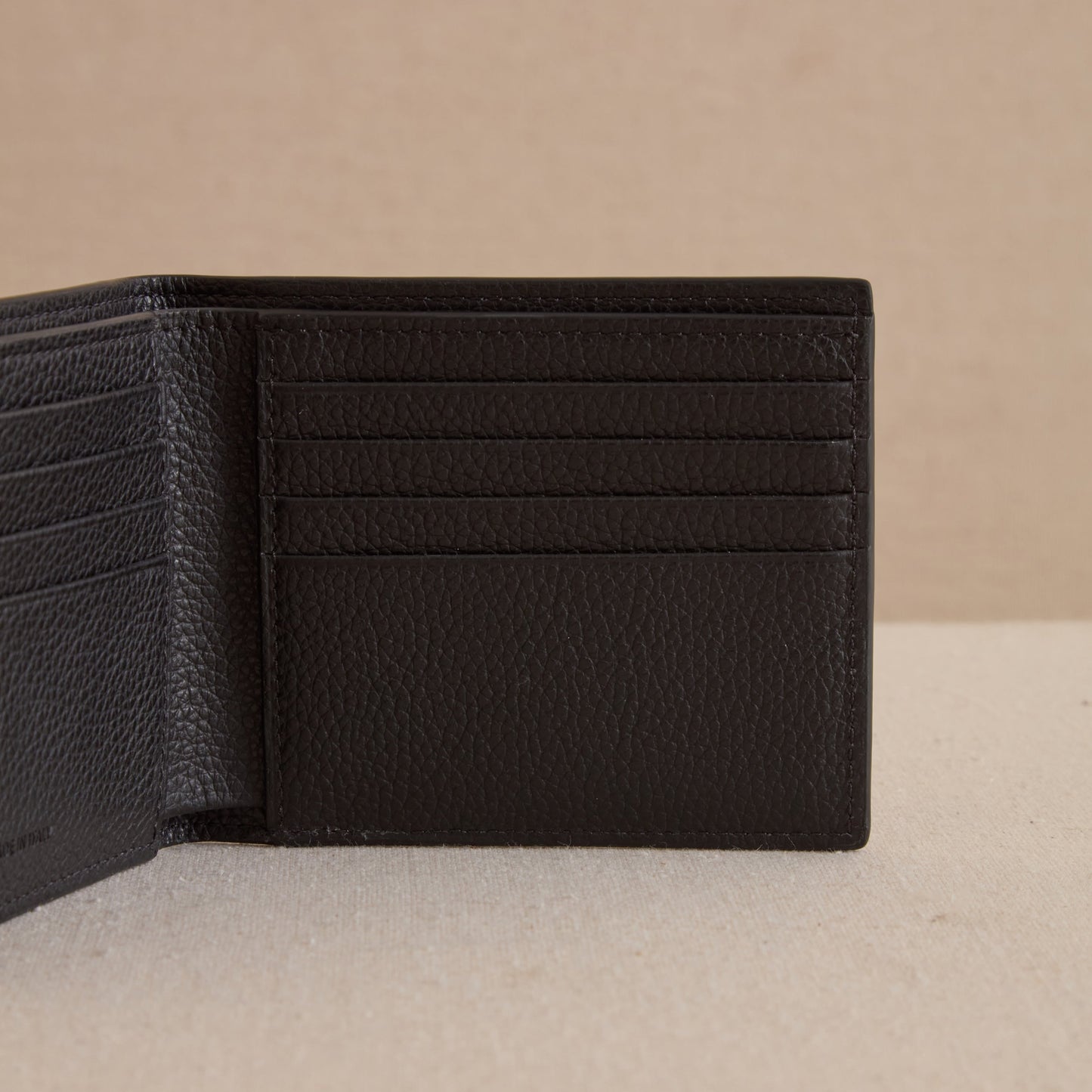 Bi-Fold Wallet in Tumbled Grain Black