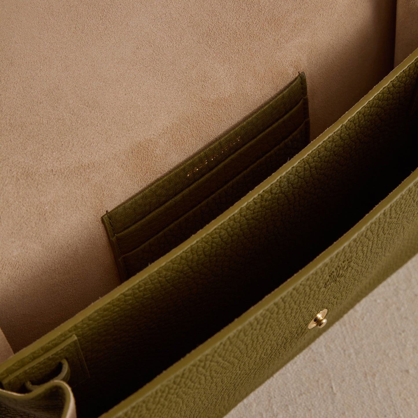 Skip Pouch in Tumbled Grain Green