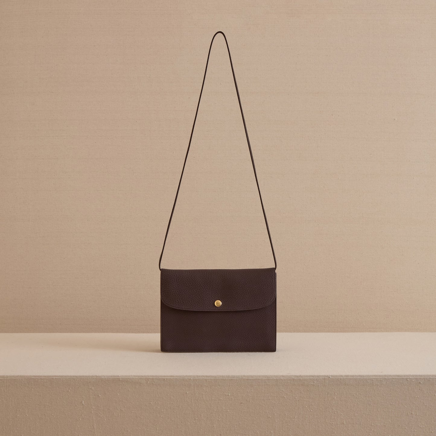 Skip Pouch in Tumbled Grain Chocolate