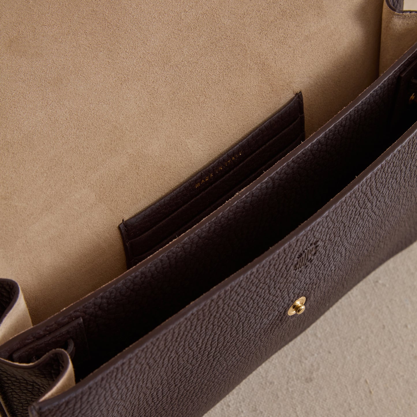 Skip Pouch in Tumbled Grain Chocolate